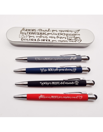 MODELO CLÁSICO. GRACIAS (NOMBRE) POR AGUANTAR MIS TRAVESURAS, caja incluida.