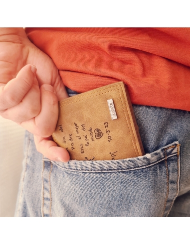 Cartera cuerina suave, con dibujo...