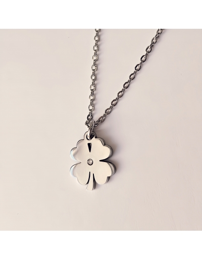 Precioso collar con amuleto...