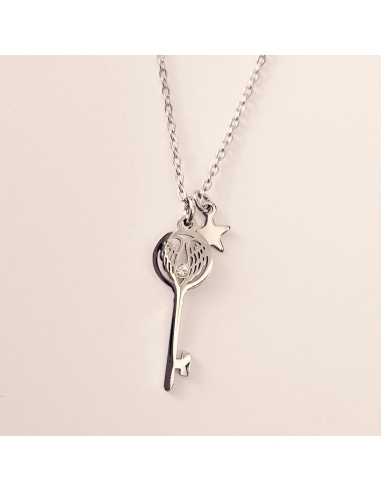 Precioso collar con amuleto de LLAVE...