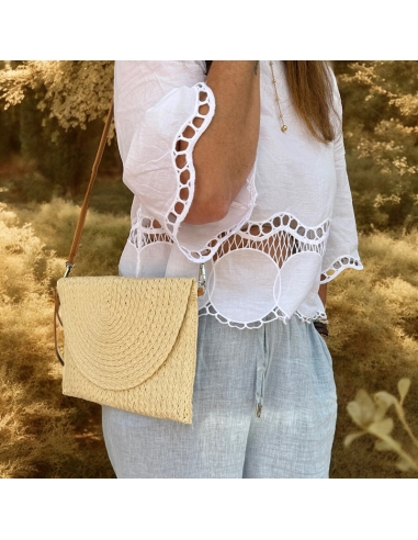 Bolso de paja, con mensaje oculto...